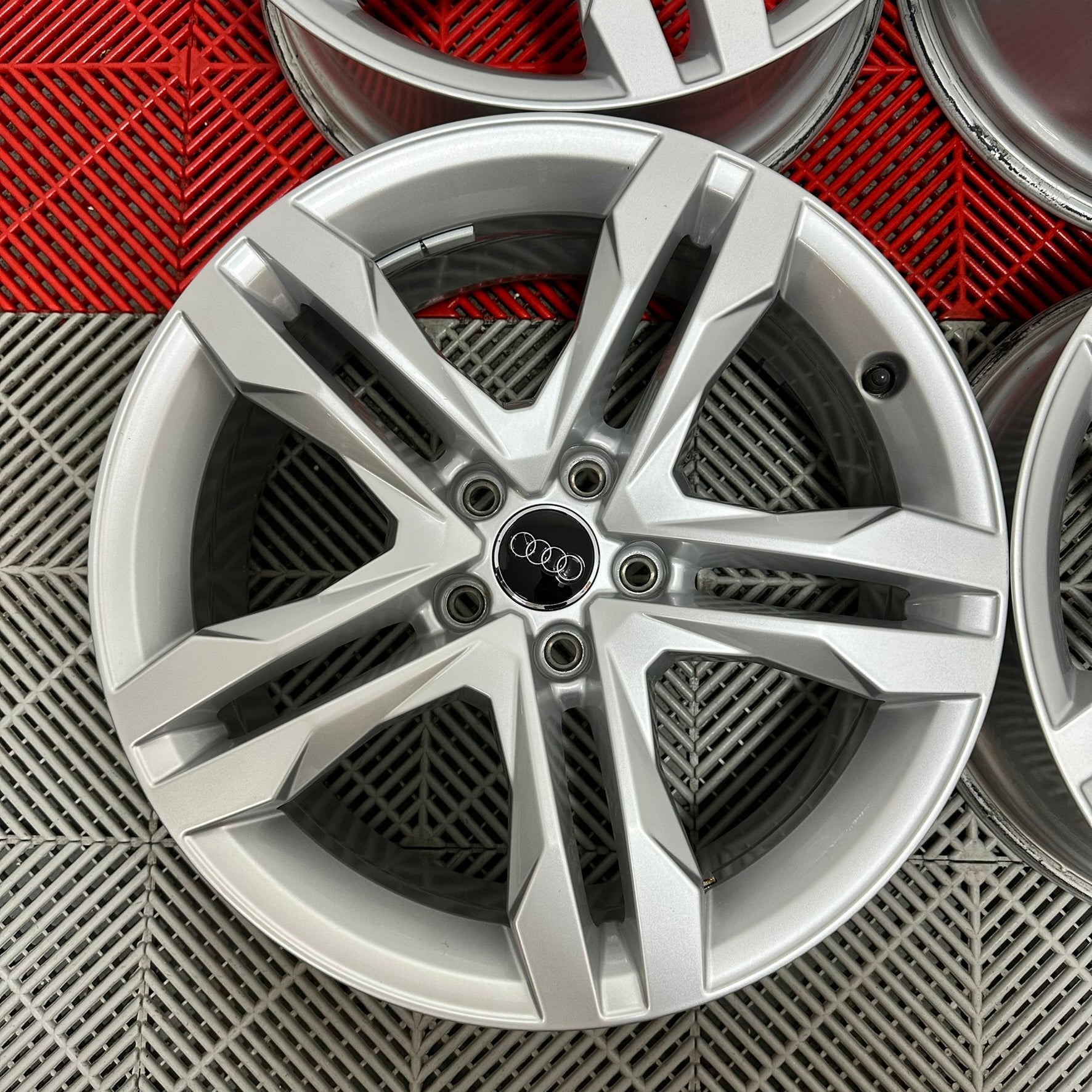 Jante Audi A4 B9 Allroad R18