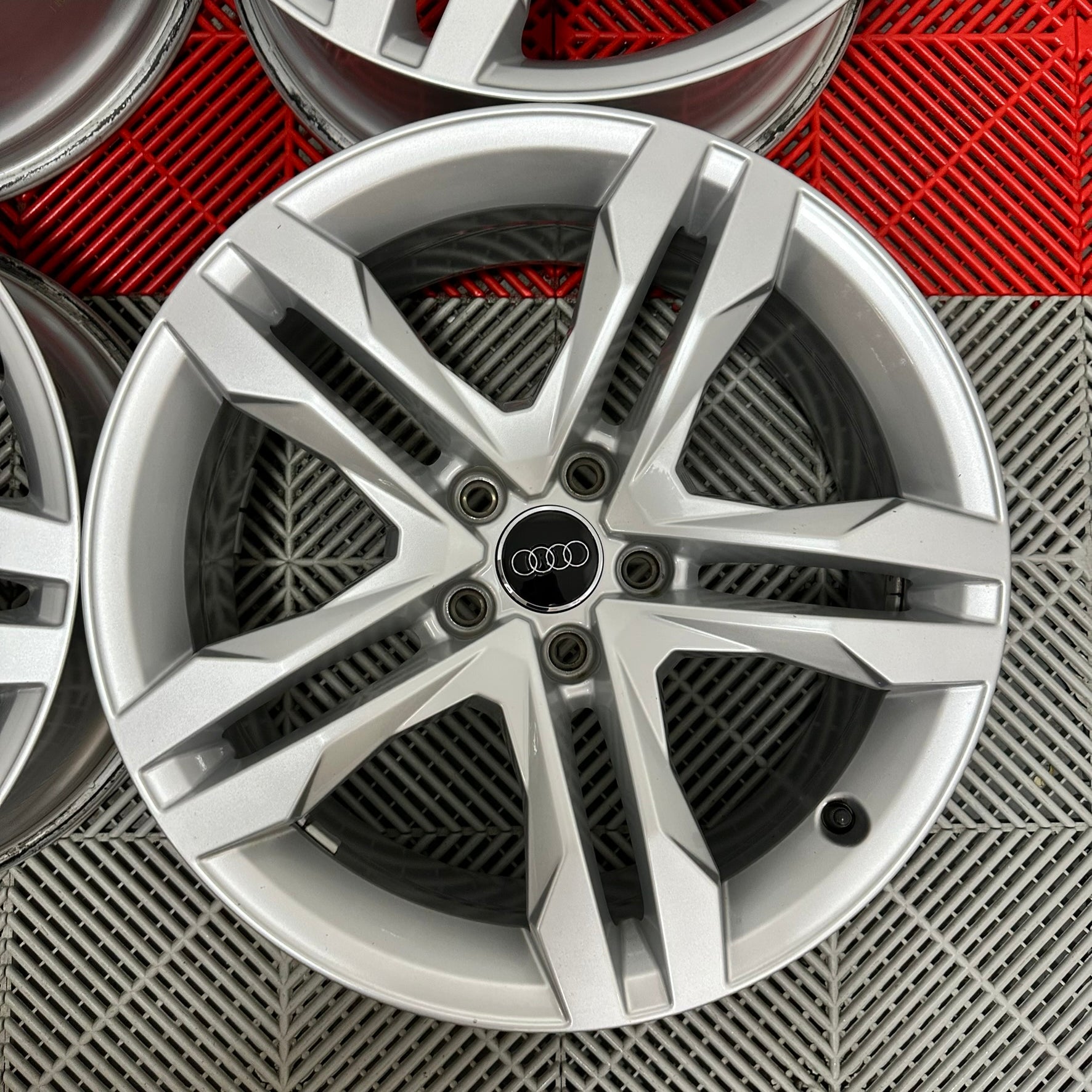 Jante Audi A4 B9 Allroad R18