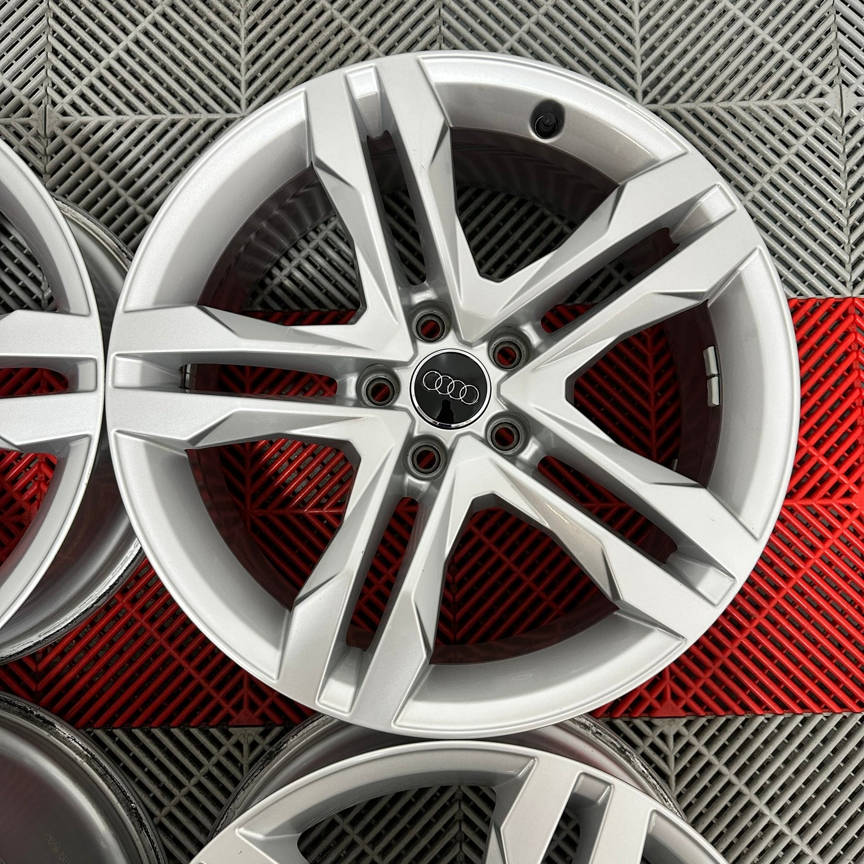 Jante Audi A4 B9 Allroad R18