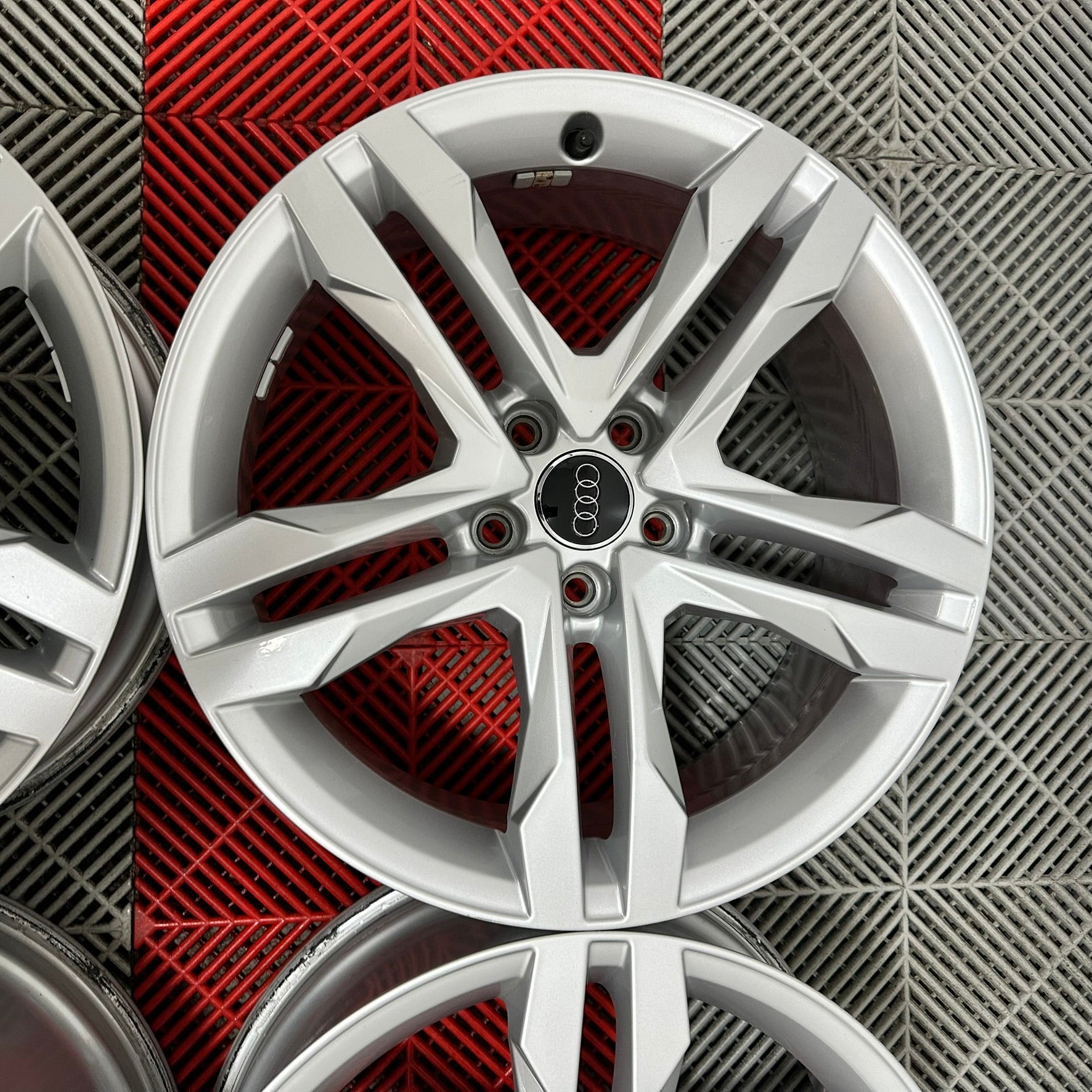 Jante Audi A4 B9 Allroad R18