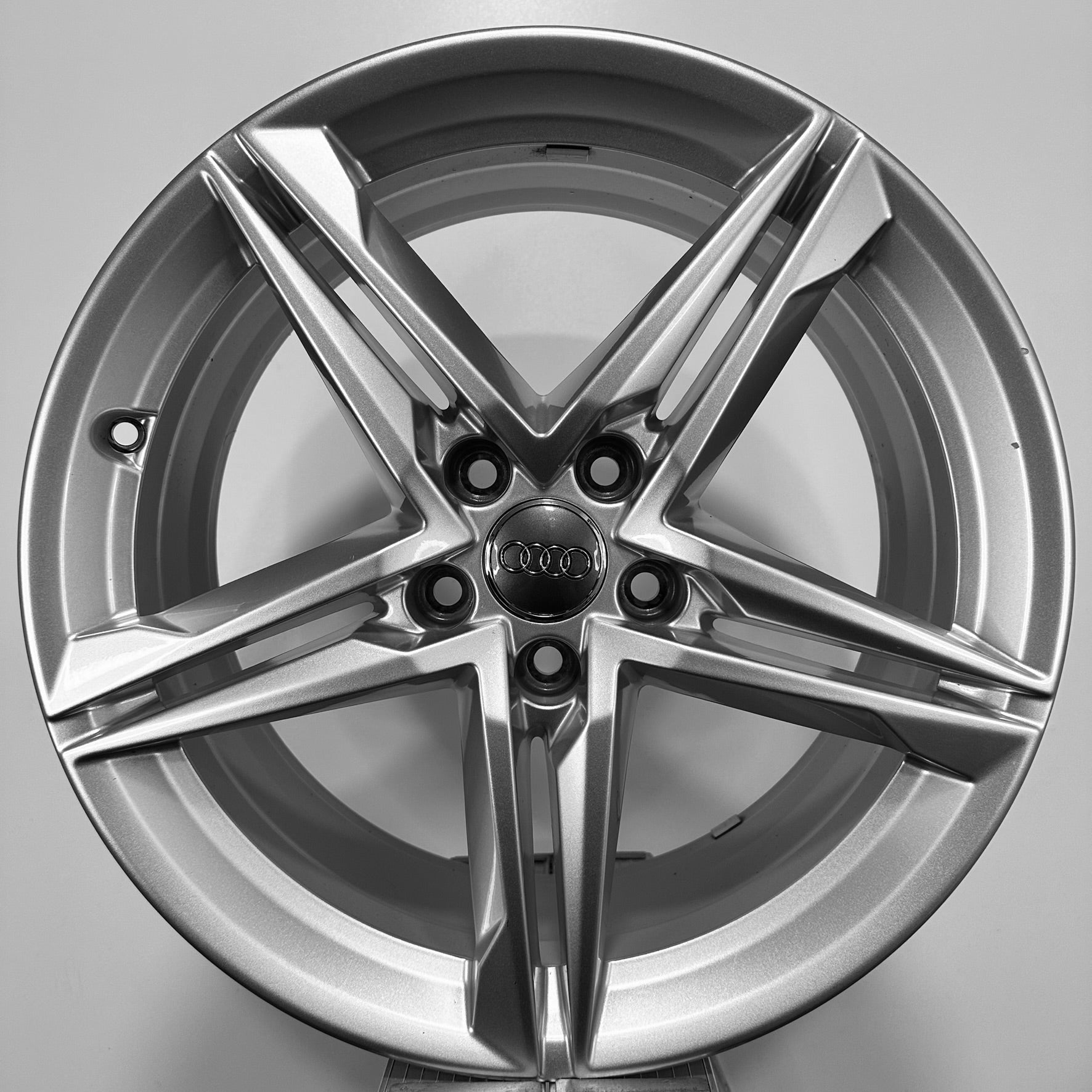 Jante Audi A4 B9 S-Line R18
