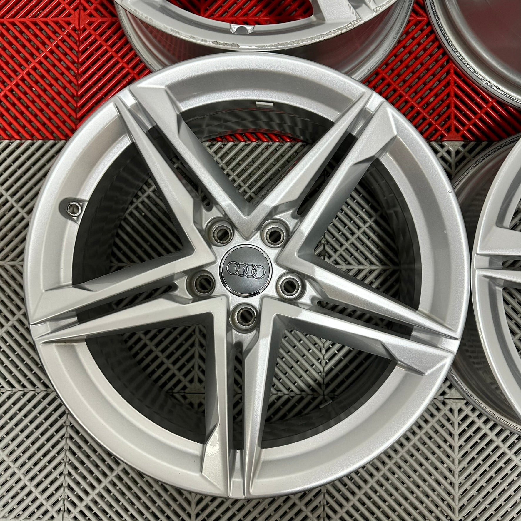 Jante Audi A4 B9 S-Line R18