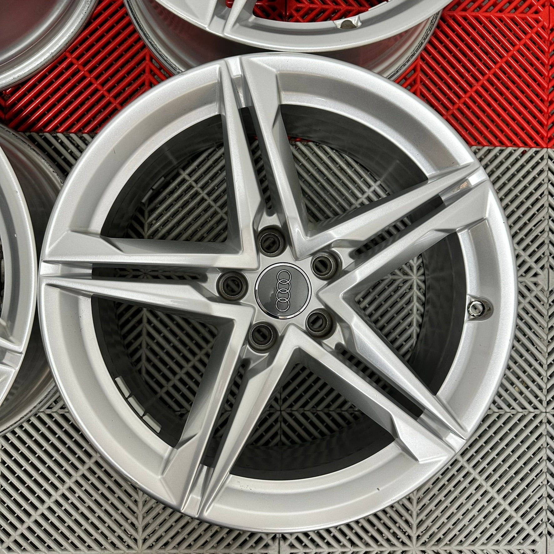 Jante Audi A4 B9 S-Line R18