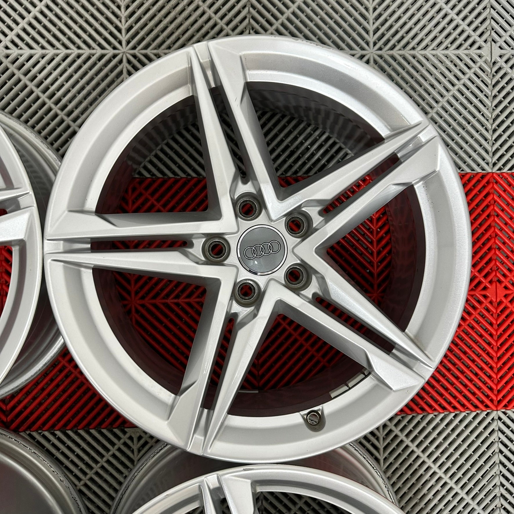 Jante Audi A4 B9 S-Line R18