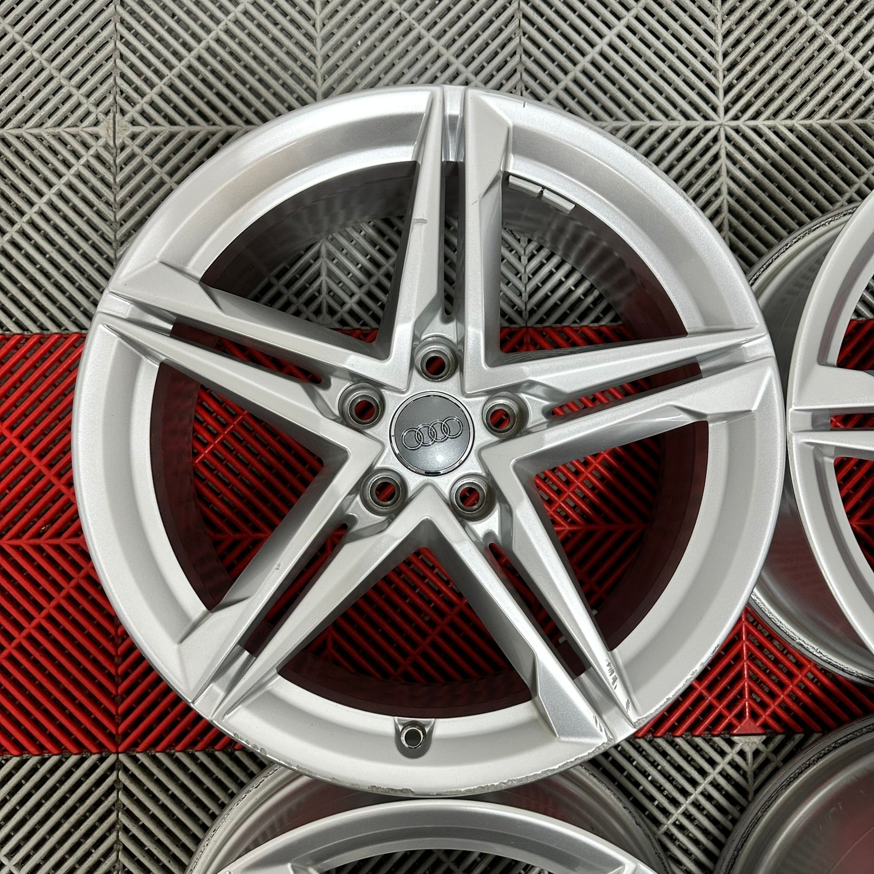 Jante Audi A4 B9 S-Line R18