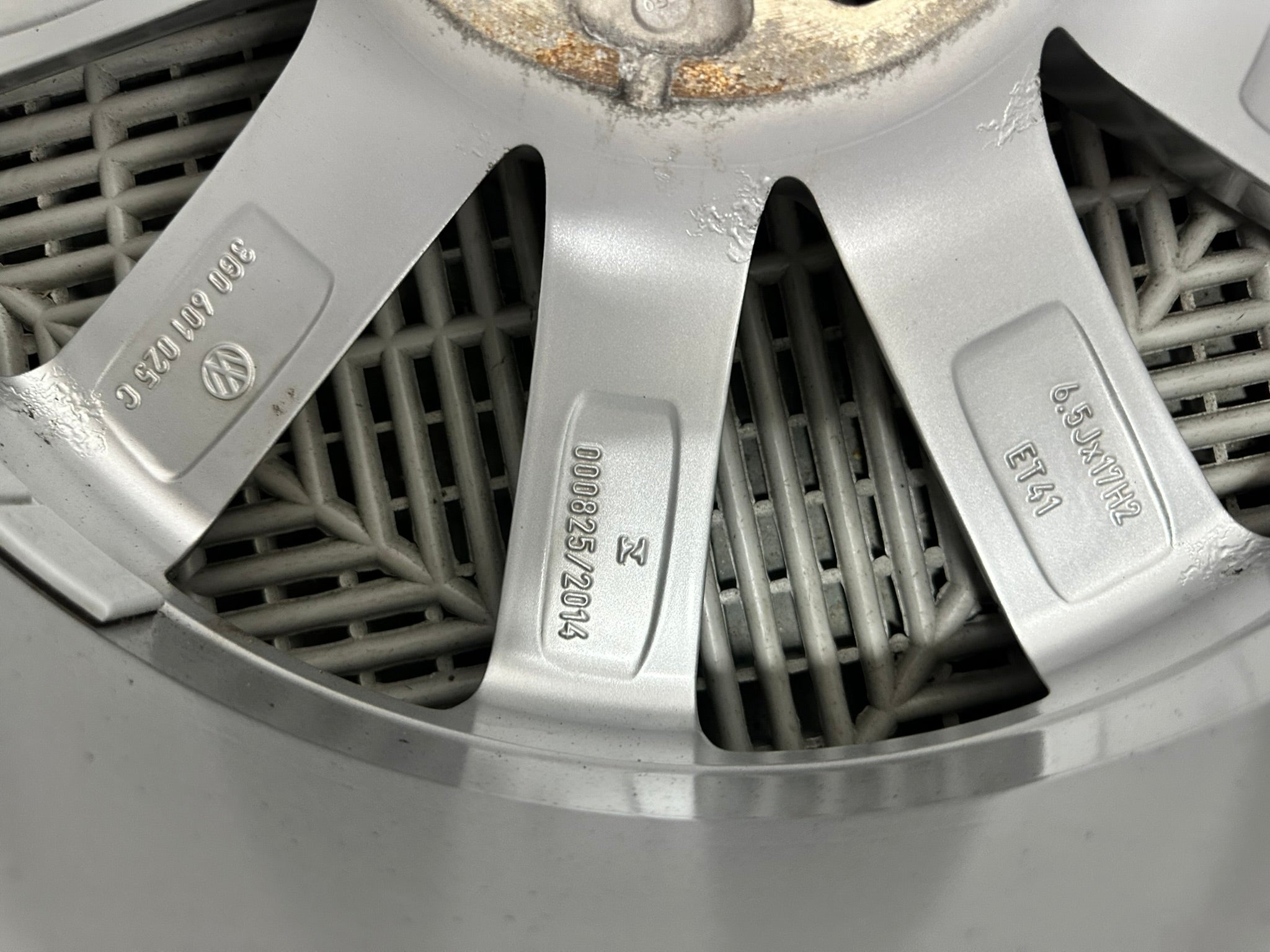 Janta VW Passat T roc golf R17 17 roata rezerva 215 55 17