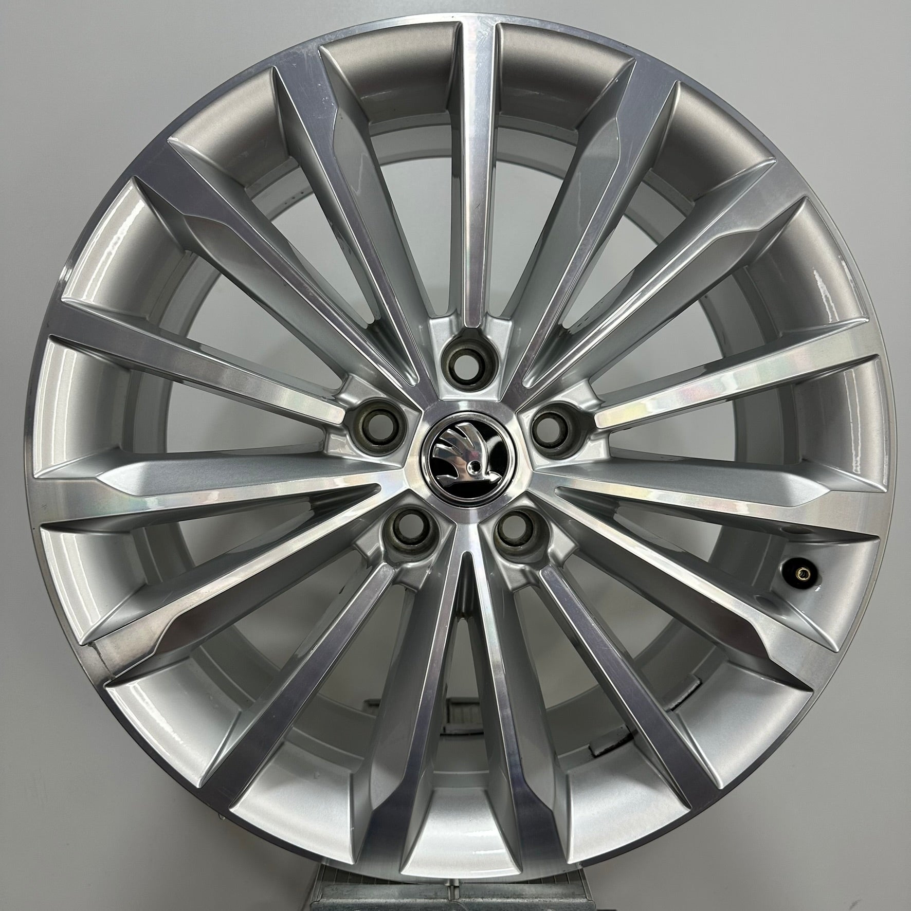 Jante Skoda Kodiaq R18 "Trinity"