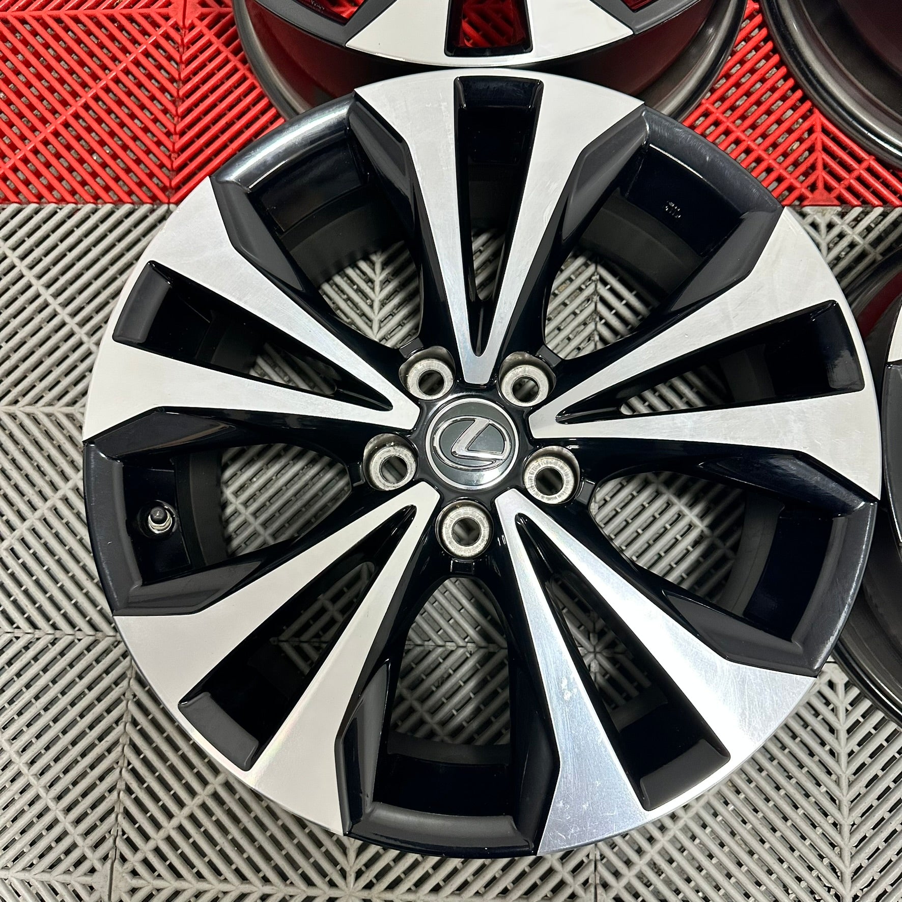 Jante Lexus NX R18 – Centrul De Jante