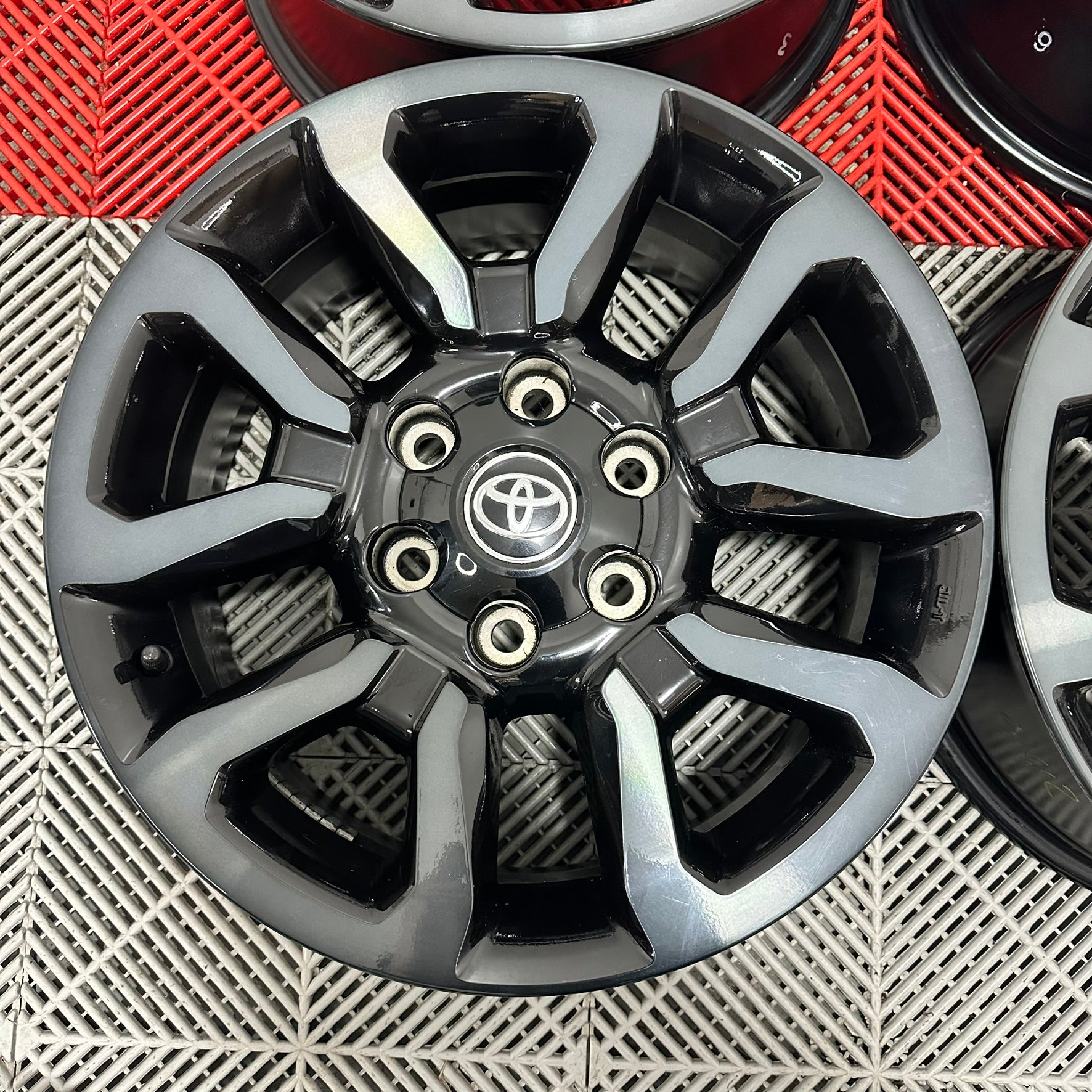 Jante Toyota Hilux Invincible R18 NOI