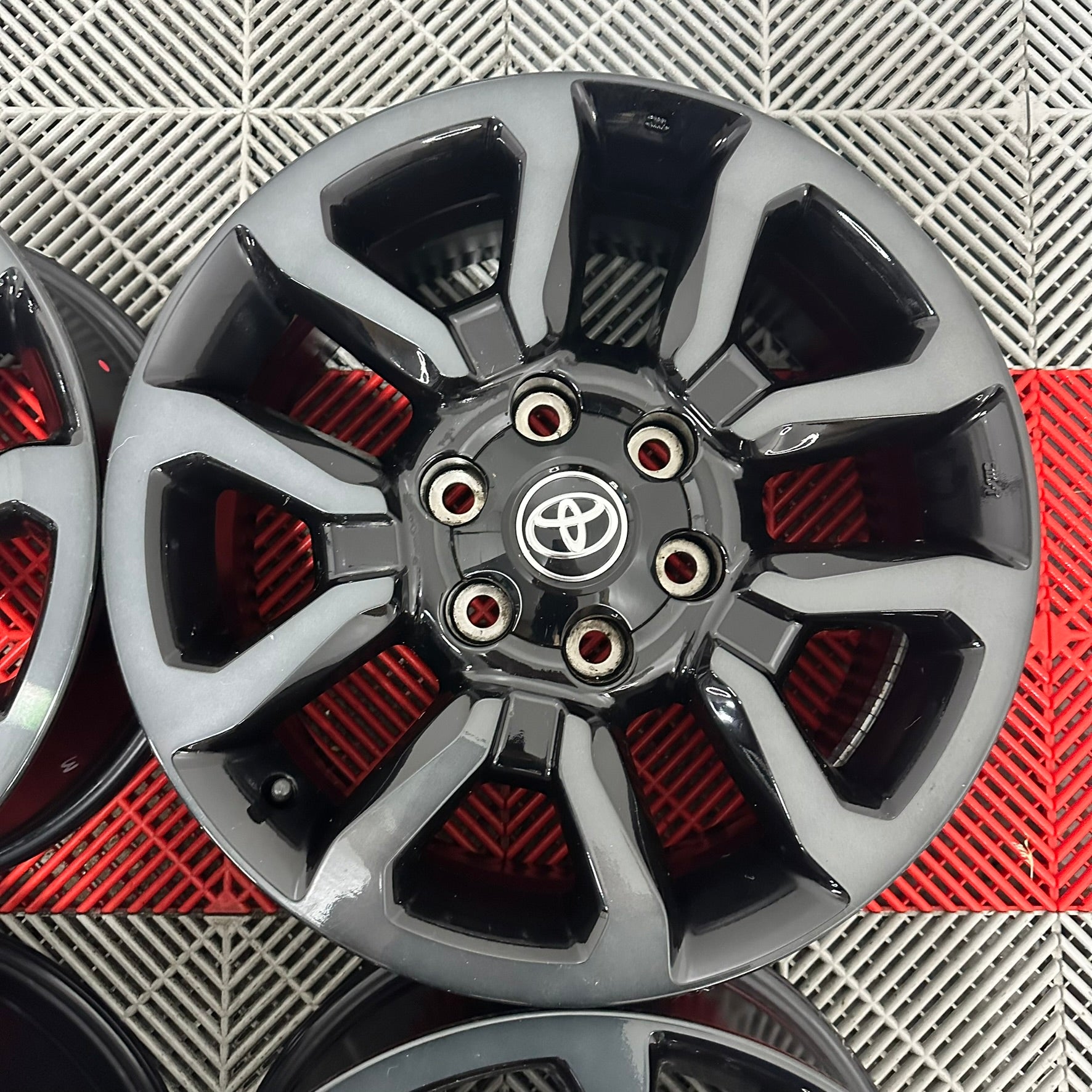 Jante Toyota Hilux Invincible R18 NOI