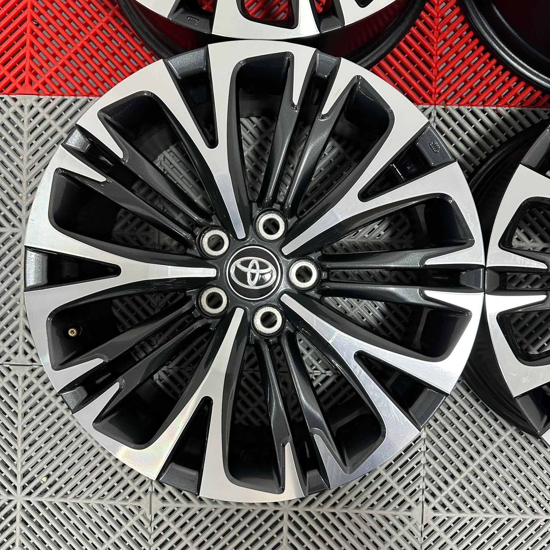 Jante Toyota Yaris Cross C-HR Corolla Cross R18
