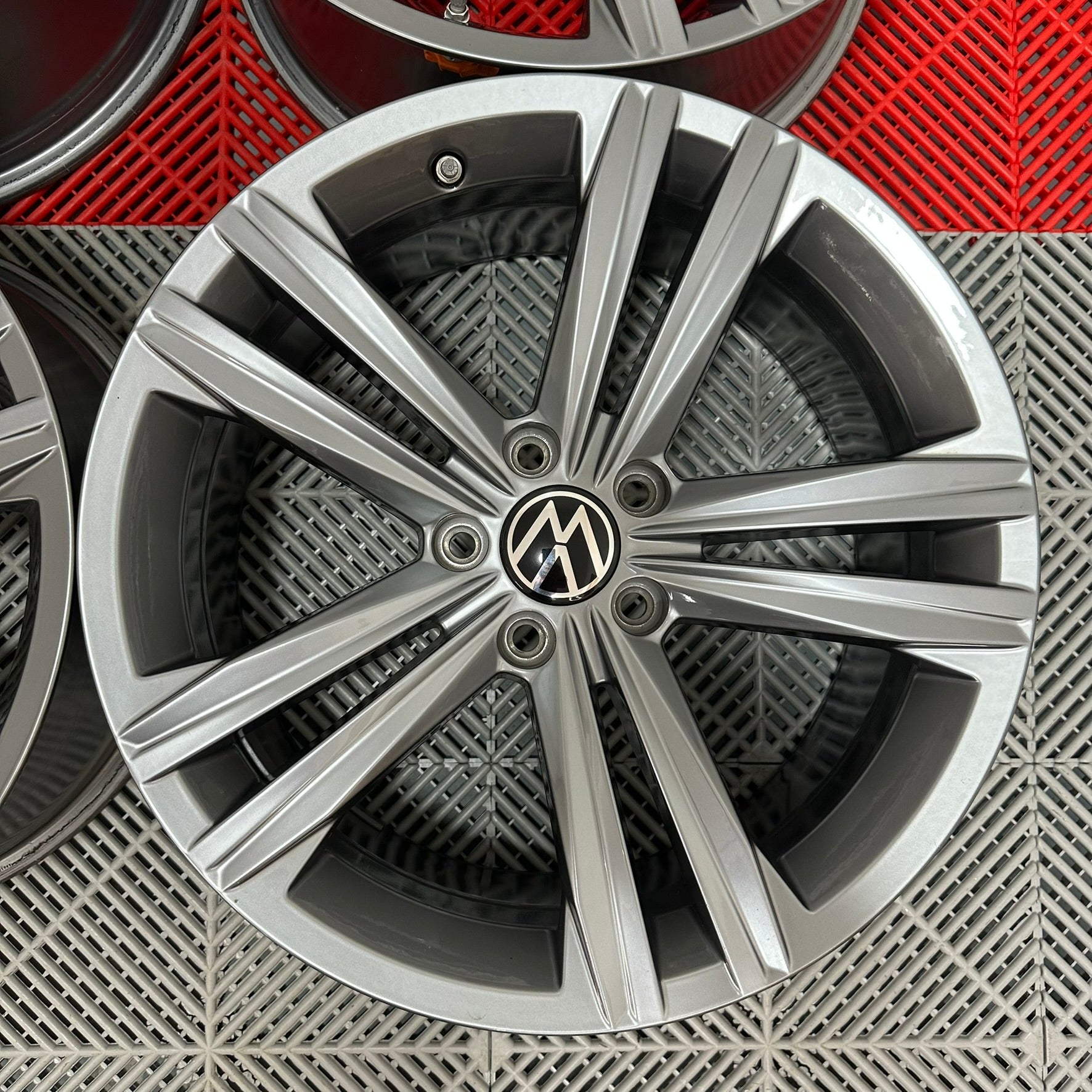 Jante VW Arteon Passat Tiguan R18 "Sebring"