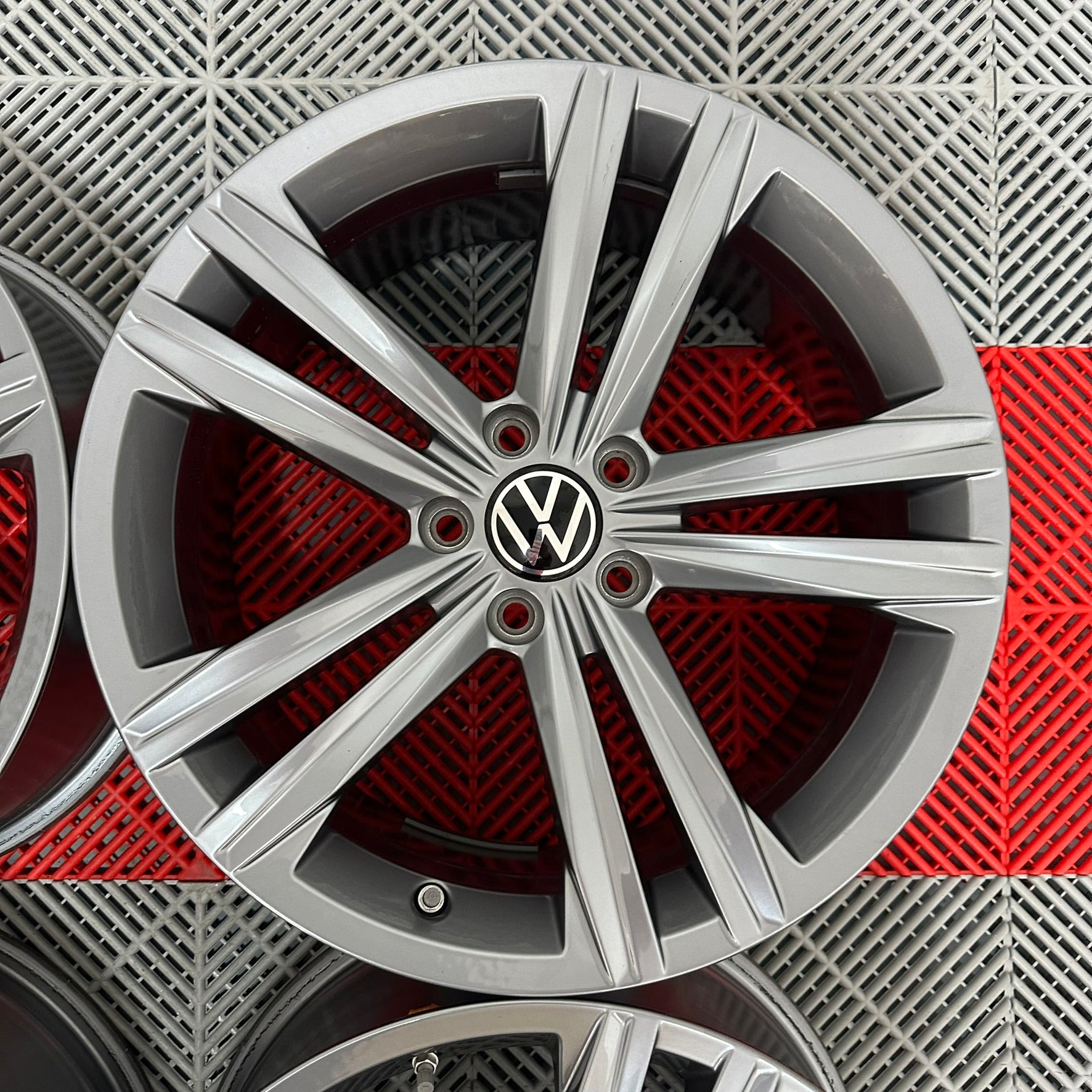 Jante VW Arteon Passat Tiguan R18 "Sebring"