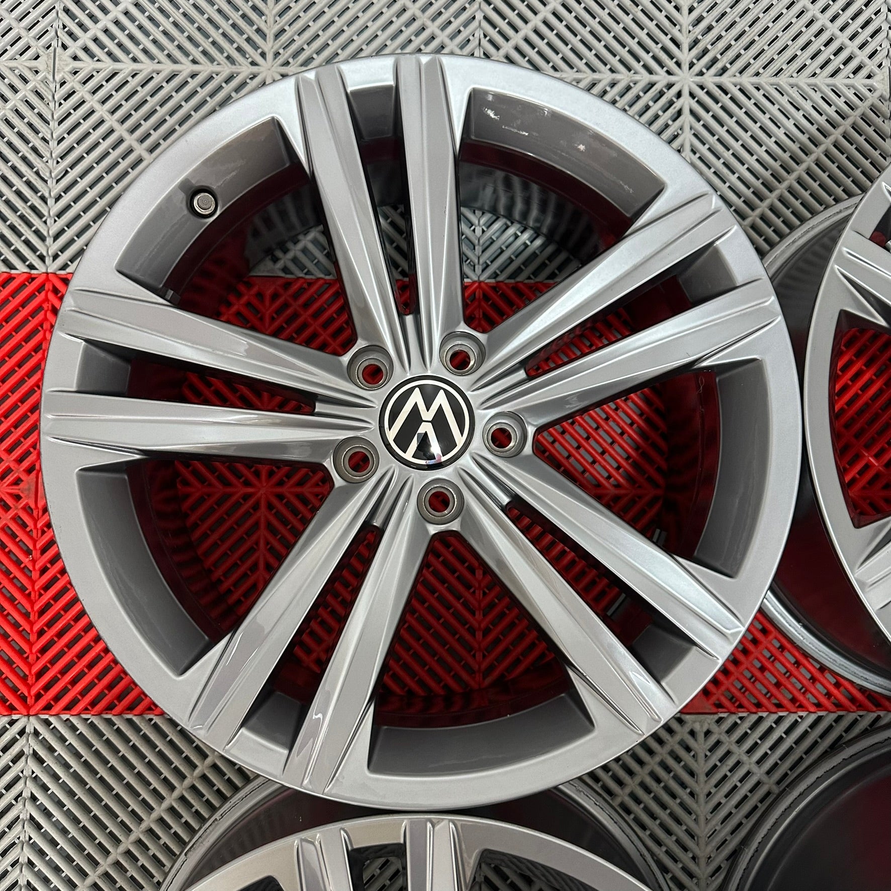 Jante VW Arteon Passat Tiguan R18 "Sebring"