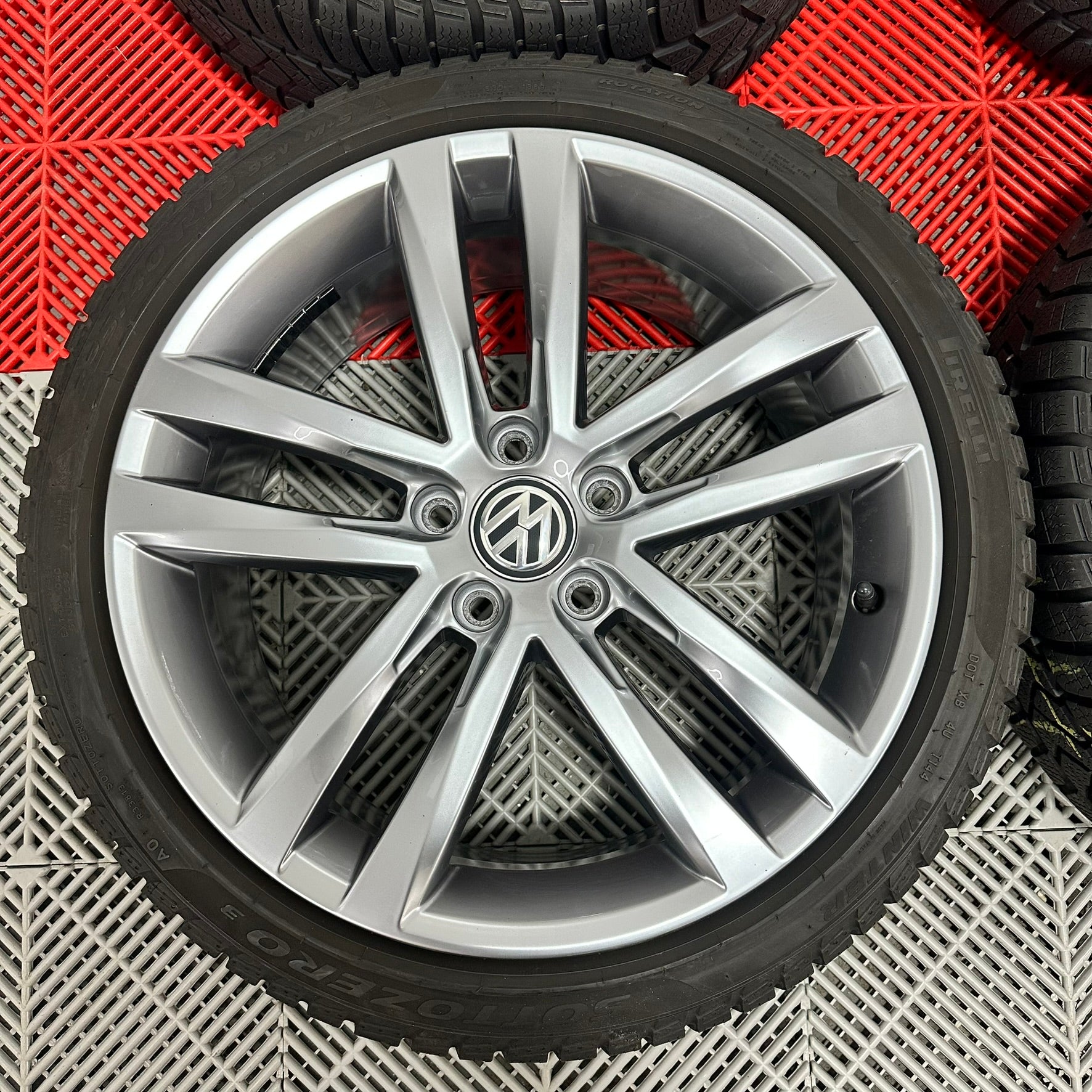 ❄️Jante VW Golf 7 8 GTI "Salvador" iarna 225 40 18