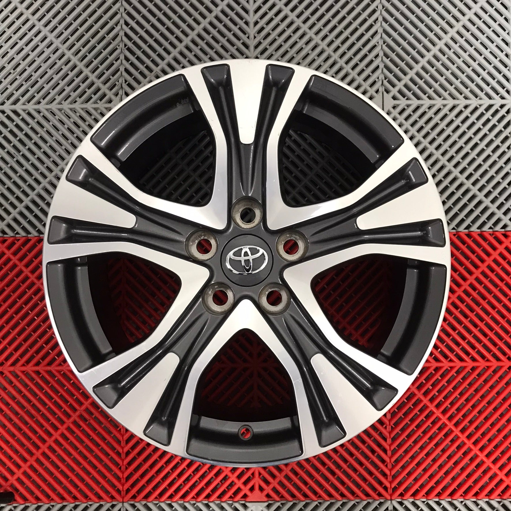 Janta Toyota R17  7Jx17 ET39 RAV 4 C HR "Poseidon"