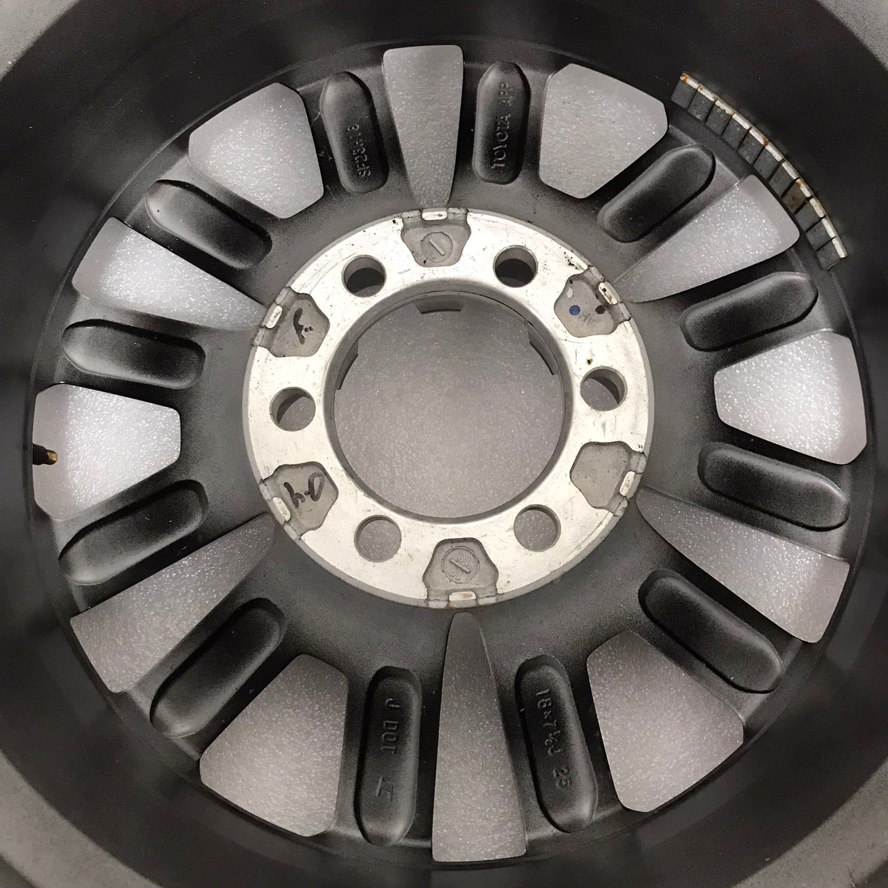 Janta Toyota Land Cruiser R18 7.5Jx18 ET25 Landcruiser J150