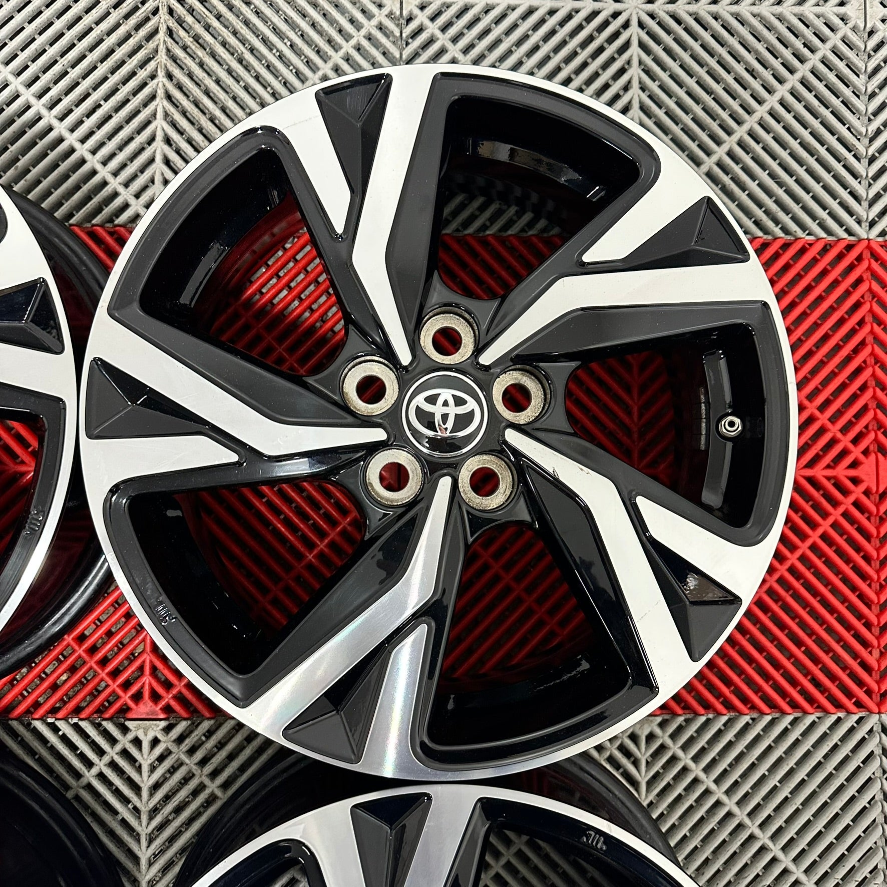 Jante Toyota Yaris R16 XP210