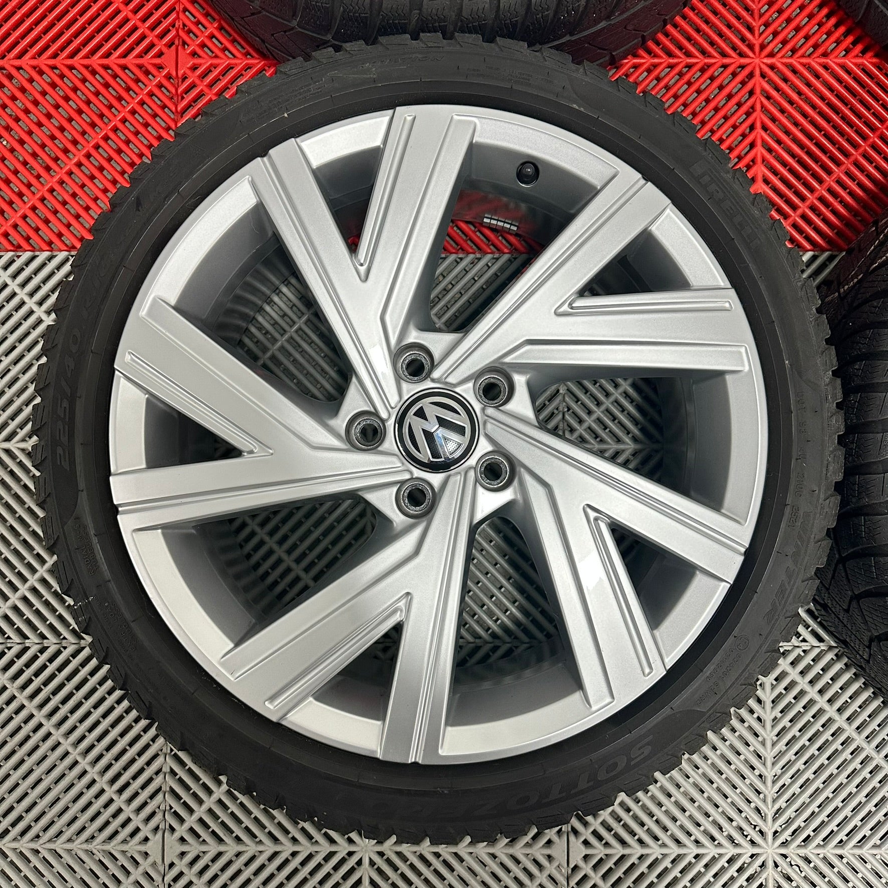 ❄️Jante VW Golf GTI "Bergamo" iarna 225 40 18