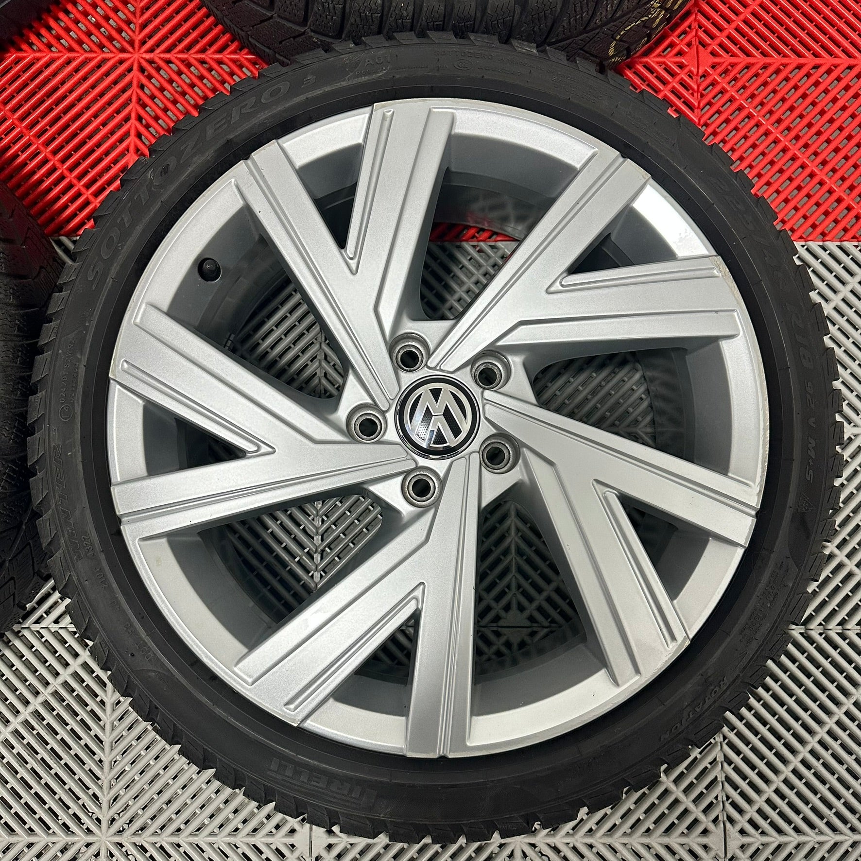 ❄️Jante VW Golf GTI "Bergamo" iarna 225 40 18
