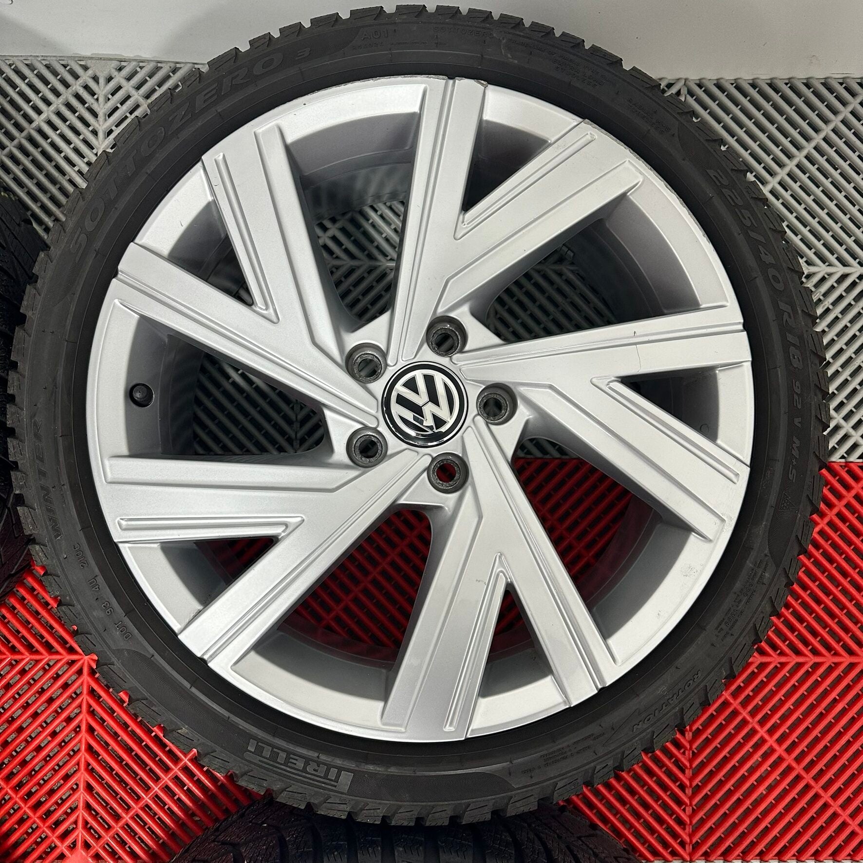 ❄️Jante VW Golf GTI "Bergamo" iarna 225 40 18