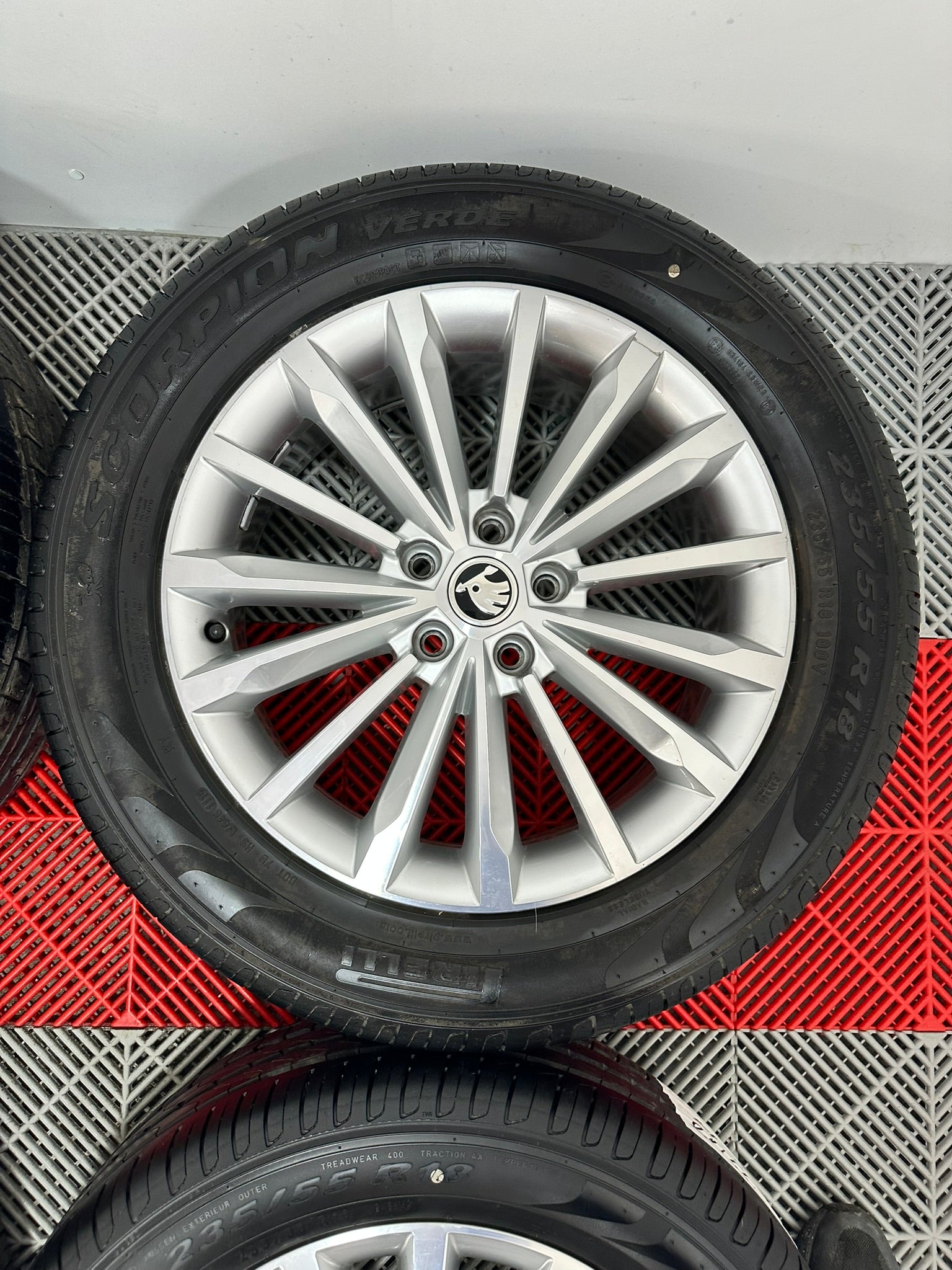 ☀️Jante Skoda Kodiaq R18 "Trinity" anv vara 235 55 18