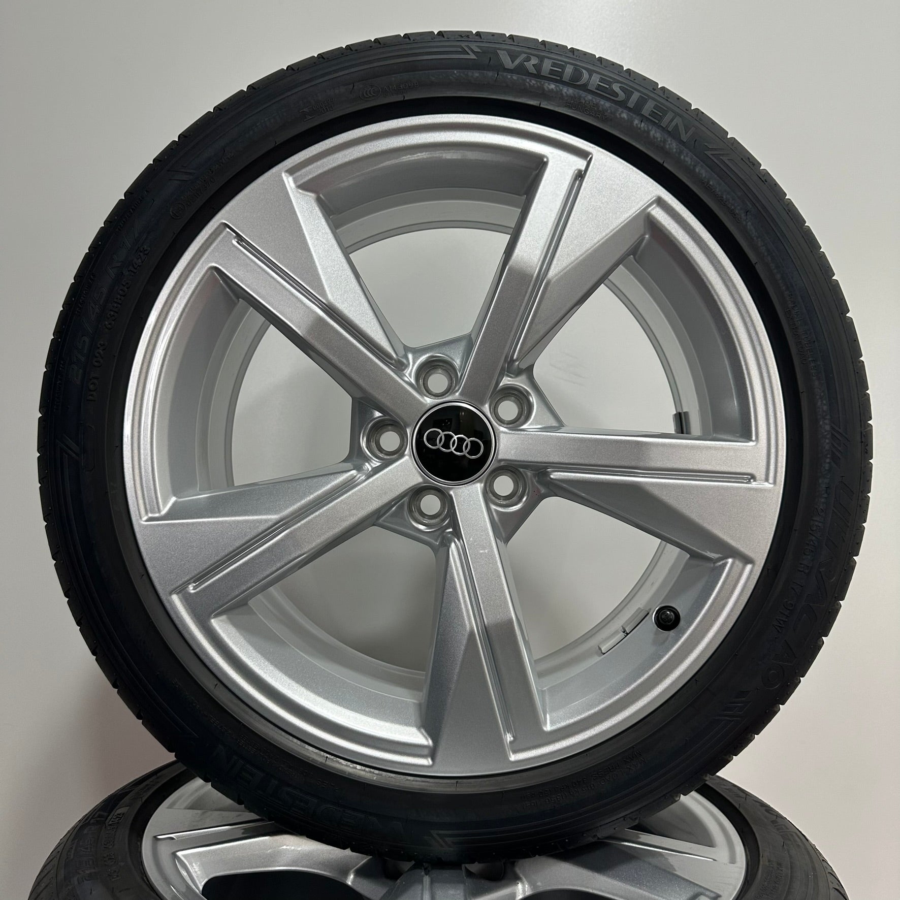 ☀️Jante Audi A1 GB R17 anv 215 45 17