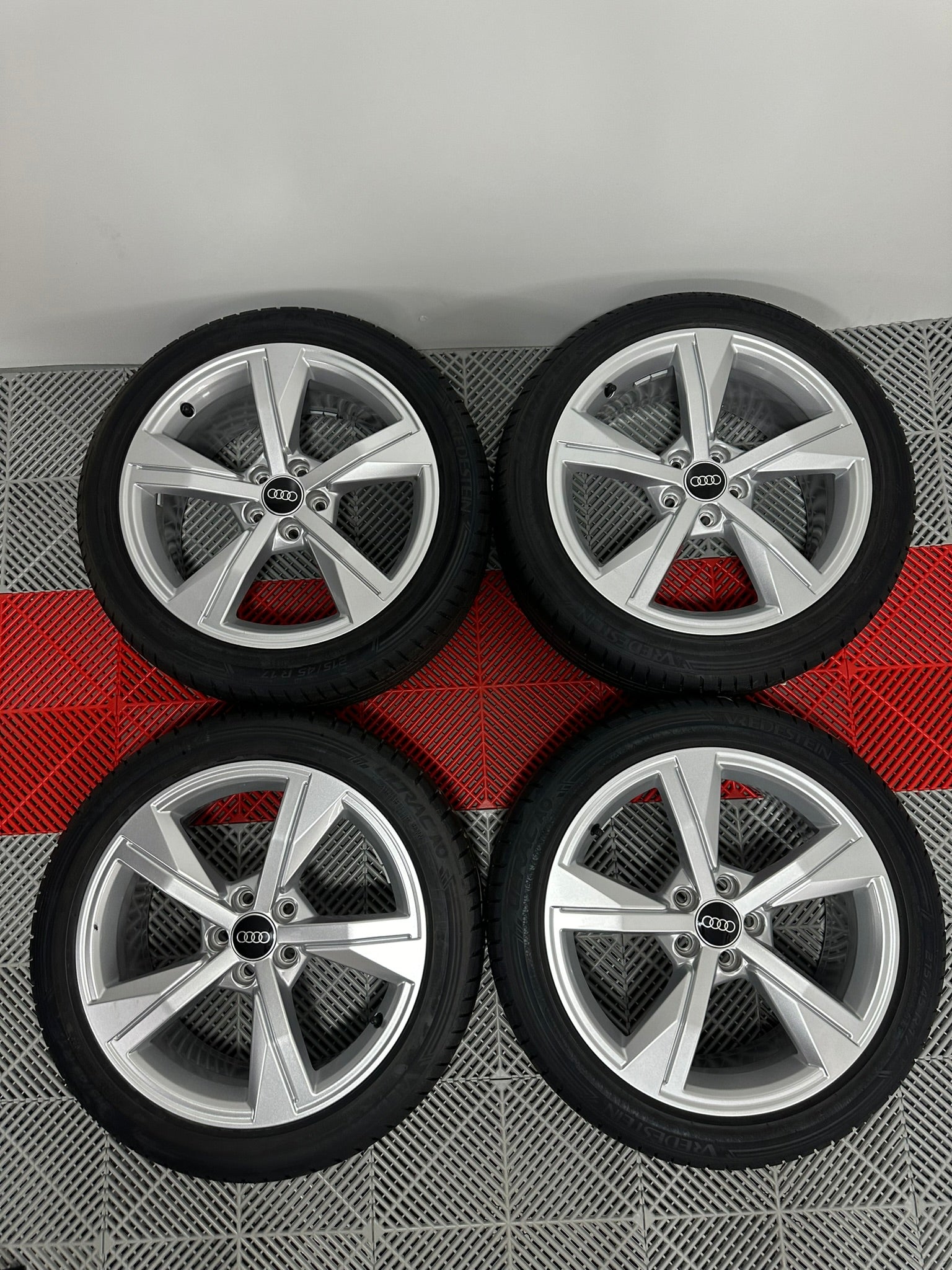 ☀️Jante Audi A1 GB R17 anv 215 45 17
