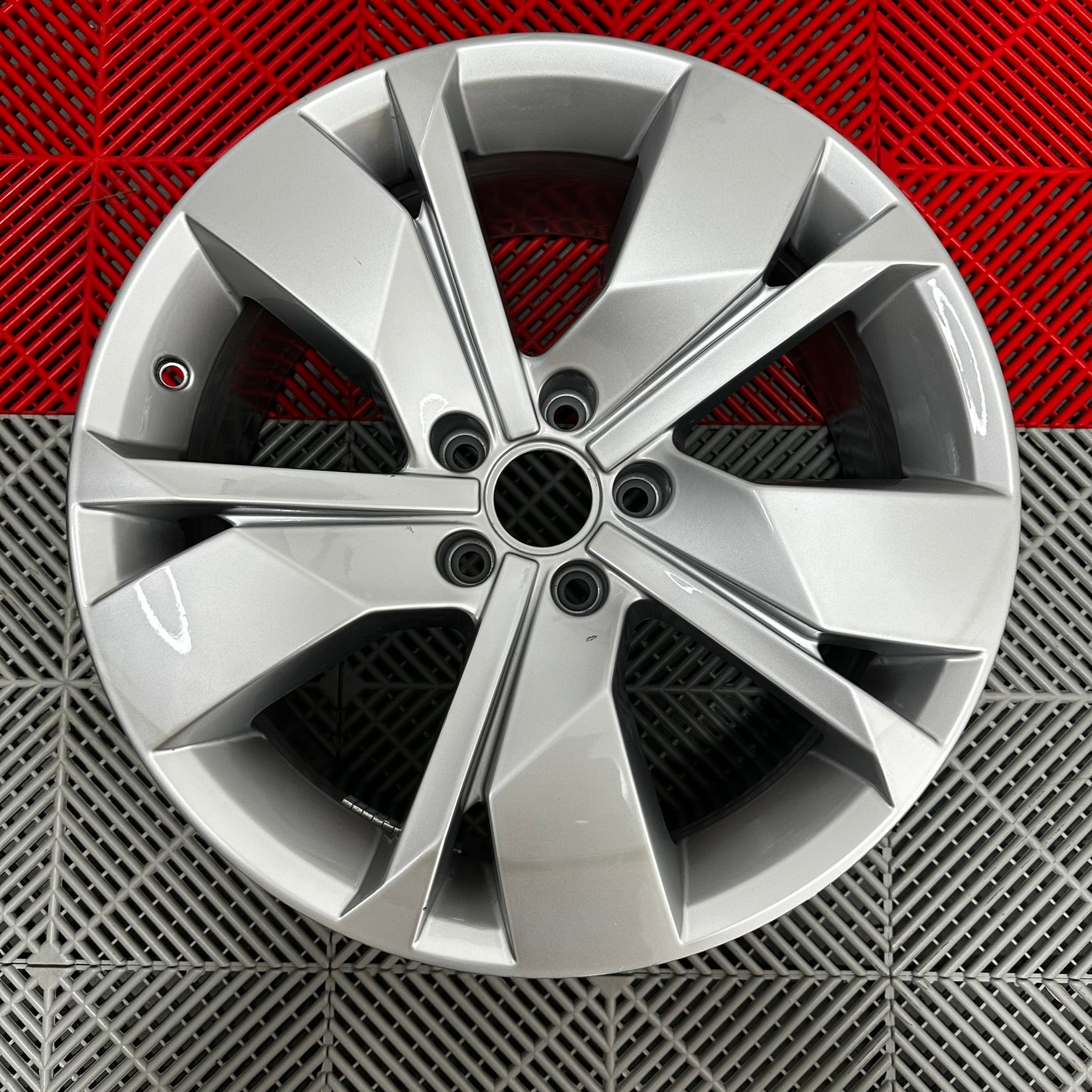 Janta VW Touareg R18 8jx18 ET 25