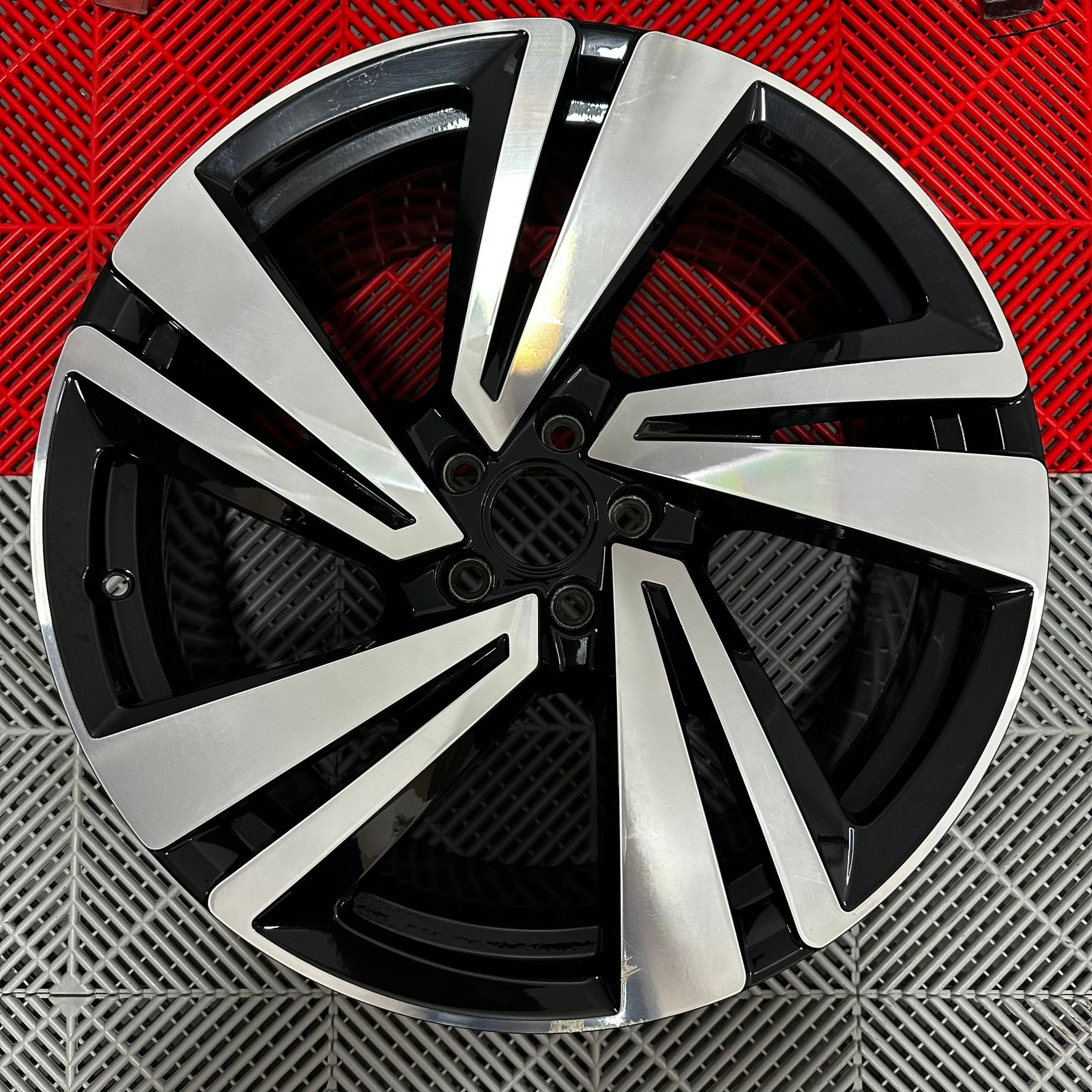 Janta VW Touareg III R20 9Jx20 ET33 "Nevada"