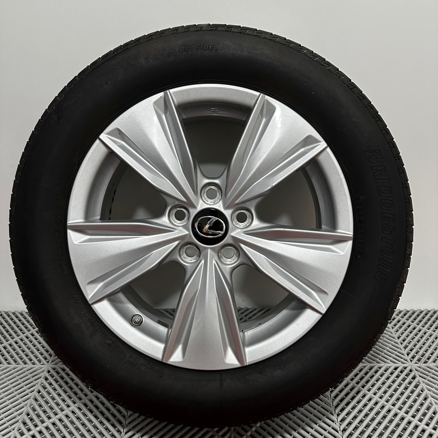 Janta Lexus UX R17 6.5J x17 Et40