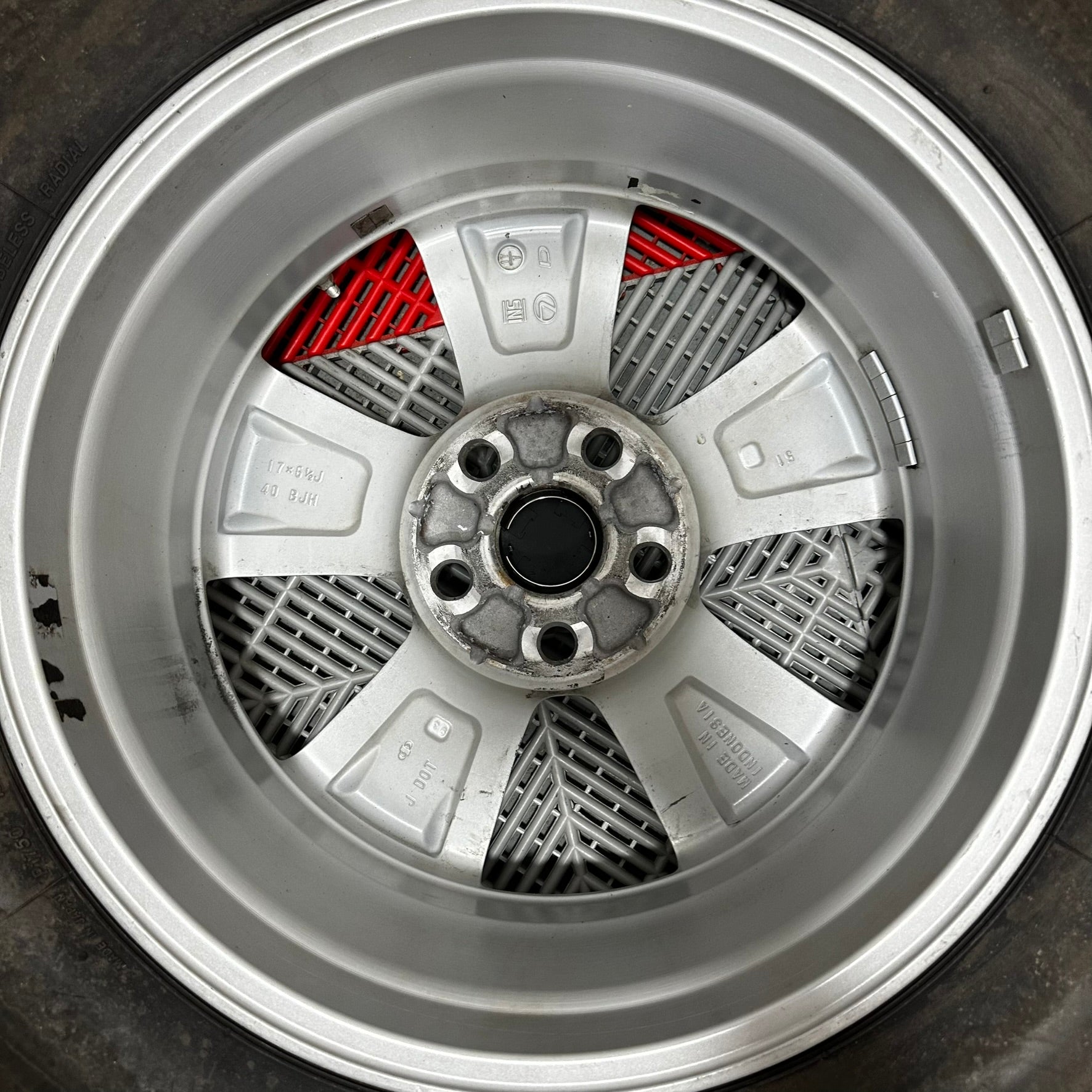 Janta Lexus UX R17 6.5J x17 Et40