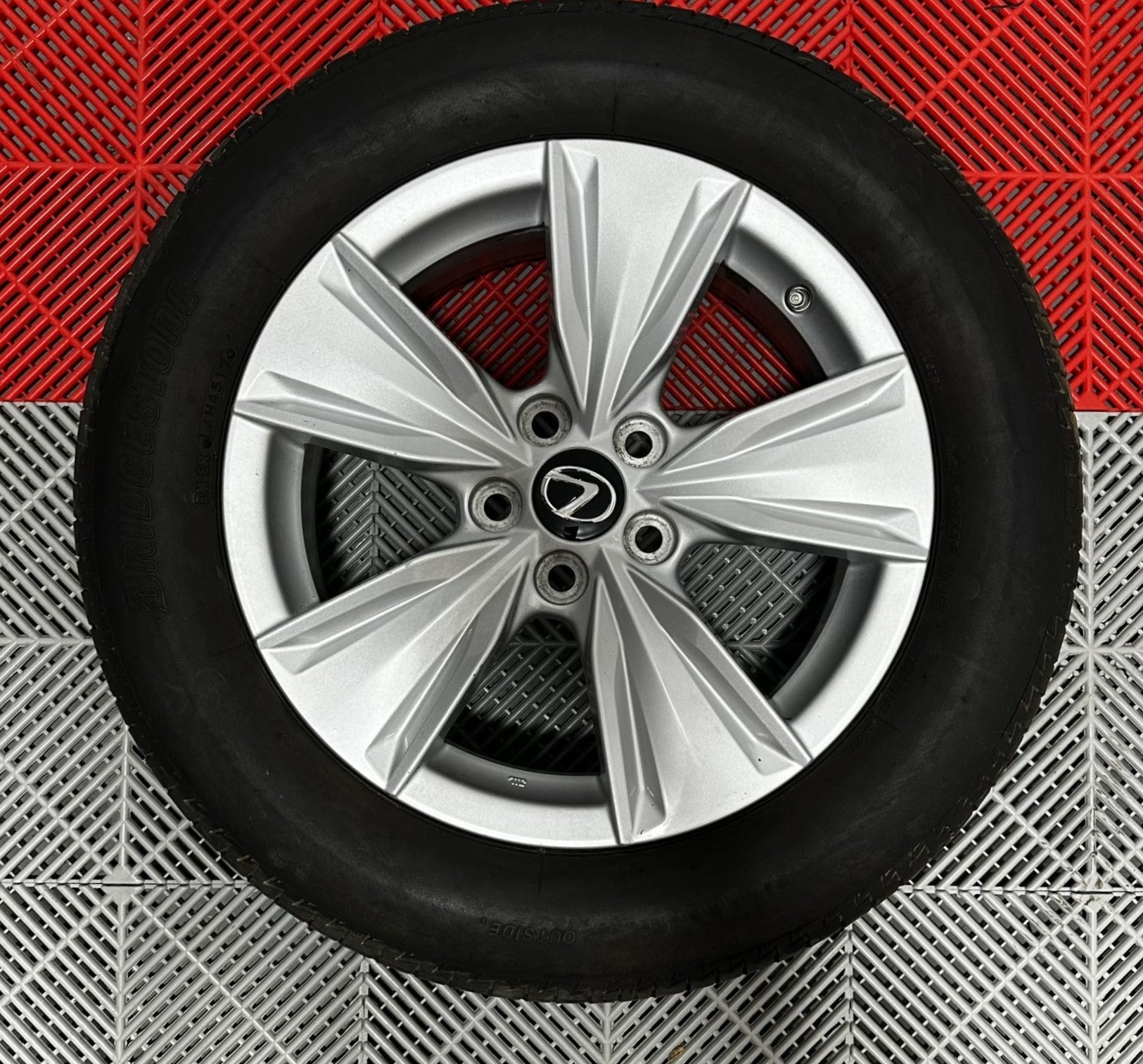 Janta Lexus UX R17 6.5J x17 Et40